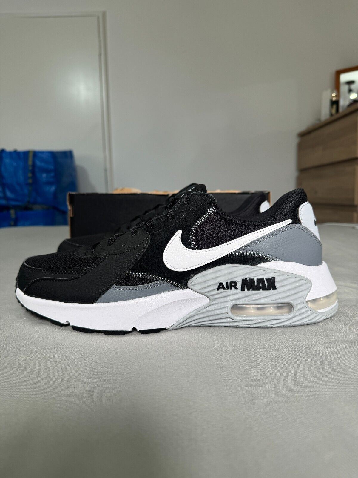 Nike Air Max Excee Men Trainers Size UK 10.5 black white Leather Sneakers New