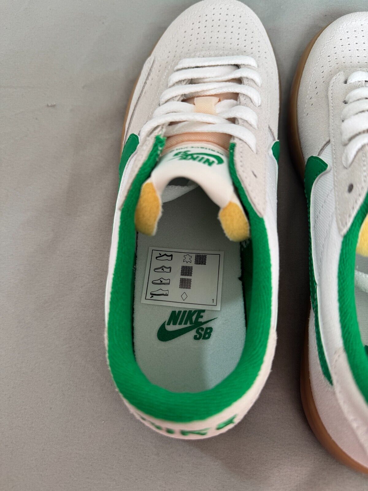 Nike SB Heritage Vulc Men Trainers Size UK 4 Lucky Green White Skateboarding New